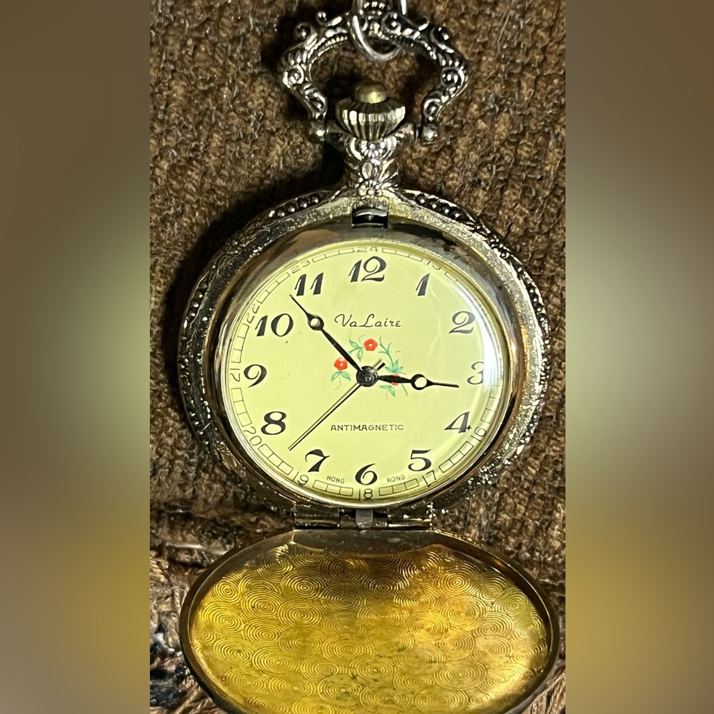 Va Laire Vintage Antimagnetic One Jewel Unadjusted Mechanical Pocket Watch